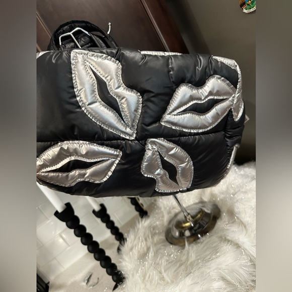 Wildfox Women's Embroidered Lips Icon Tote Bag (NWT) - Picture 7 of 12